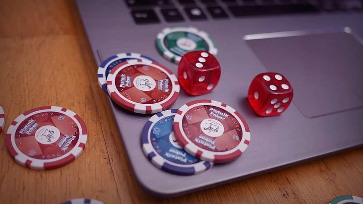 Casino game with dice